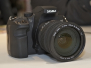 46メガピクセル（4,800×3,200×3層）フルカラーX3ダイレクトイメージセンサーを搭載レンズ交換式デジタル一眼レフカメラ「SIGMA SD1」開発発表