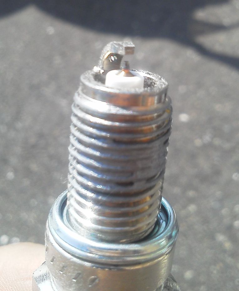 GPX750R Sparkplug
