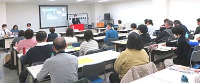 �O���[���A���[�i��c���ɂčs��ꂽ��Q�񒆉��ψ���